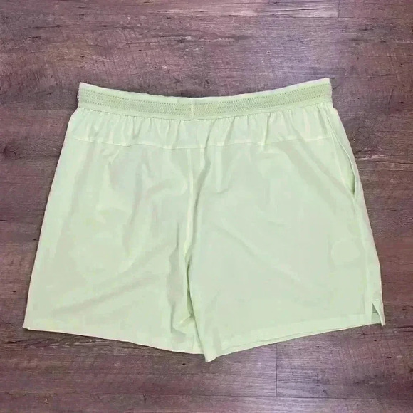 Fabletics The Fundamental Short Lined Men's XXL 7" Faded Lime Gym Hybrid Yoga - Picture 7 of 12